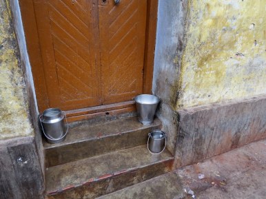Home milk delivery, Varanasi